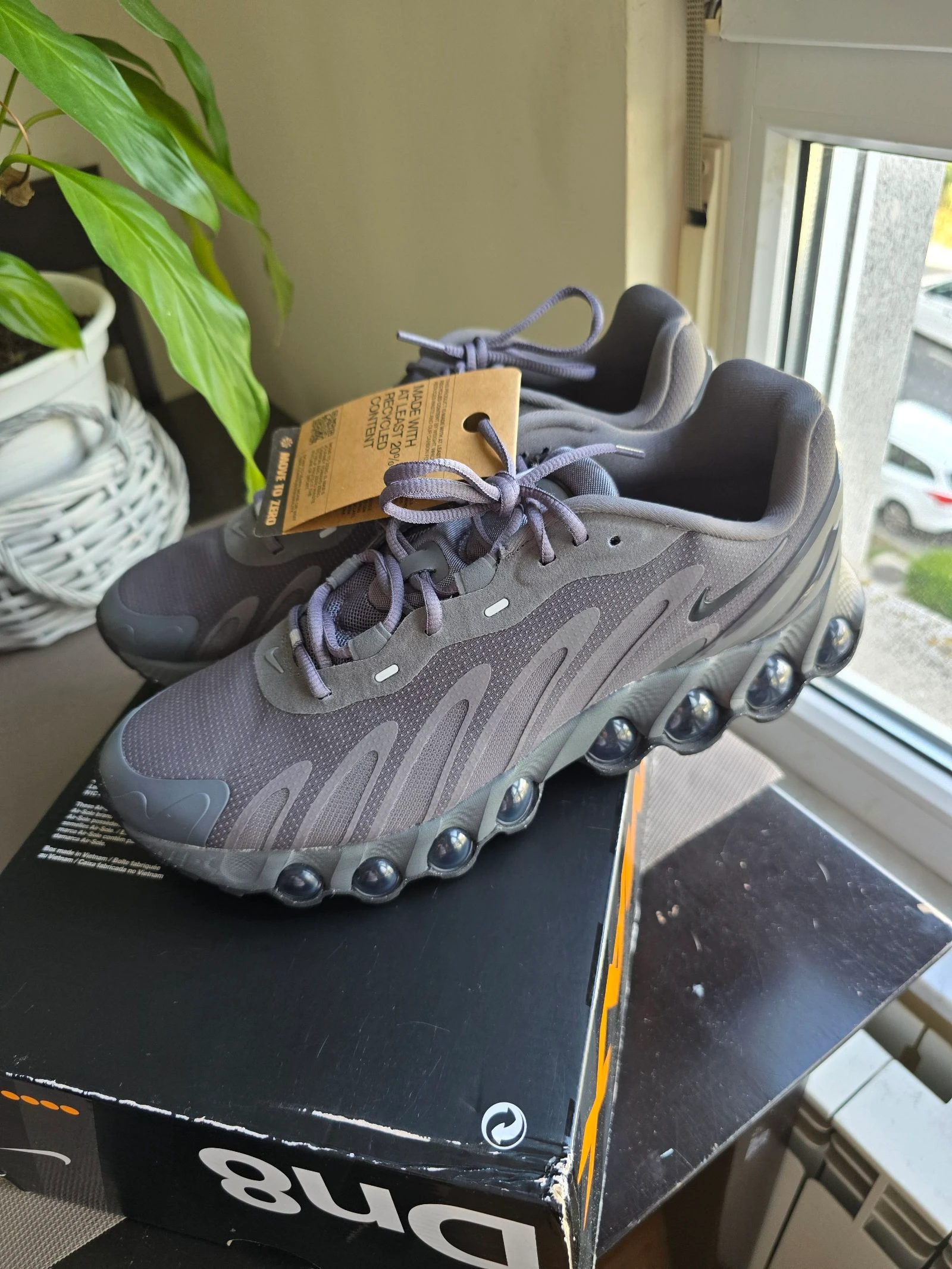 Chaussures Nike Air Max DN8 Taille 44 - Toutes neuves avec étiquettes! – photo 4